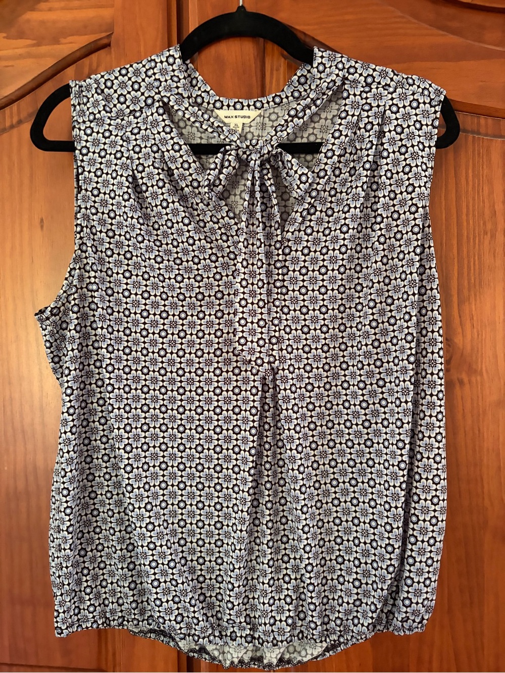 Max Studio Navy and White Sleeveless Tie-Neck Top XL